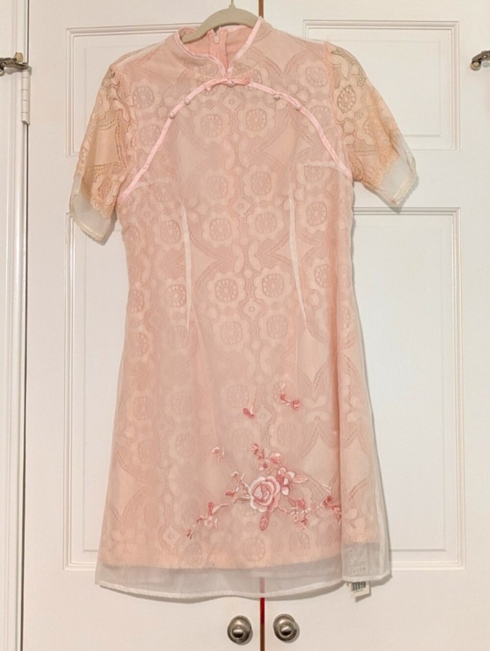 Pink Lace Cheongsam-Style Dress with Floral Embroidery